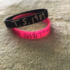 2 Taylor Swift 1989 tour rubber bracelets